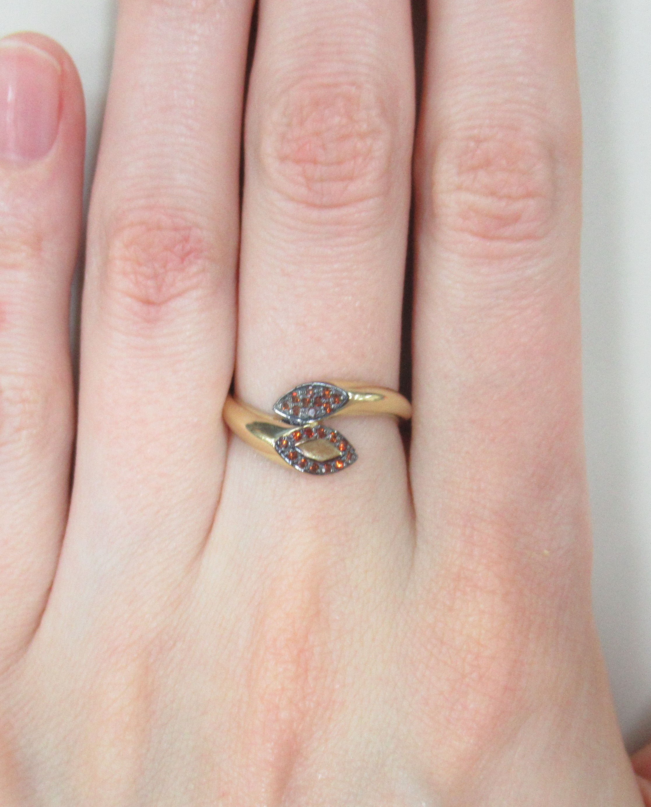 Кольцо из желтого золота с оранжевыми бриллиантами